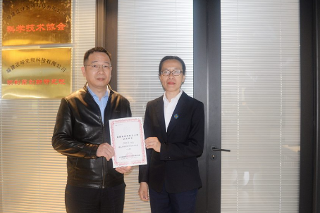 市人才工作組親臨正味為劉家光總經(jīng)理頒發(fā)福建省高層次A類(lèi)人才證書(shū)